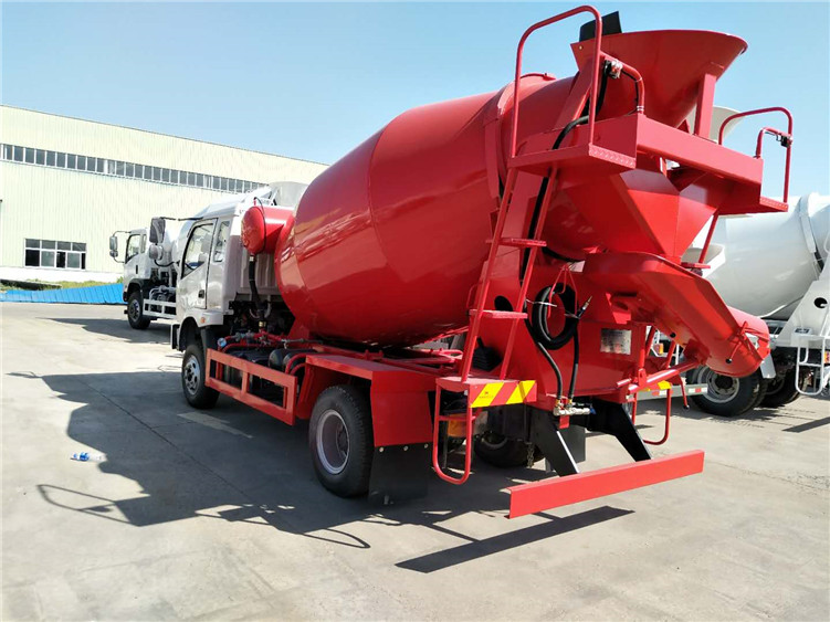 福田5方小型混凝土攪拌車(chē)